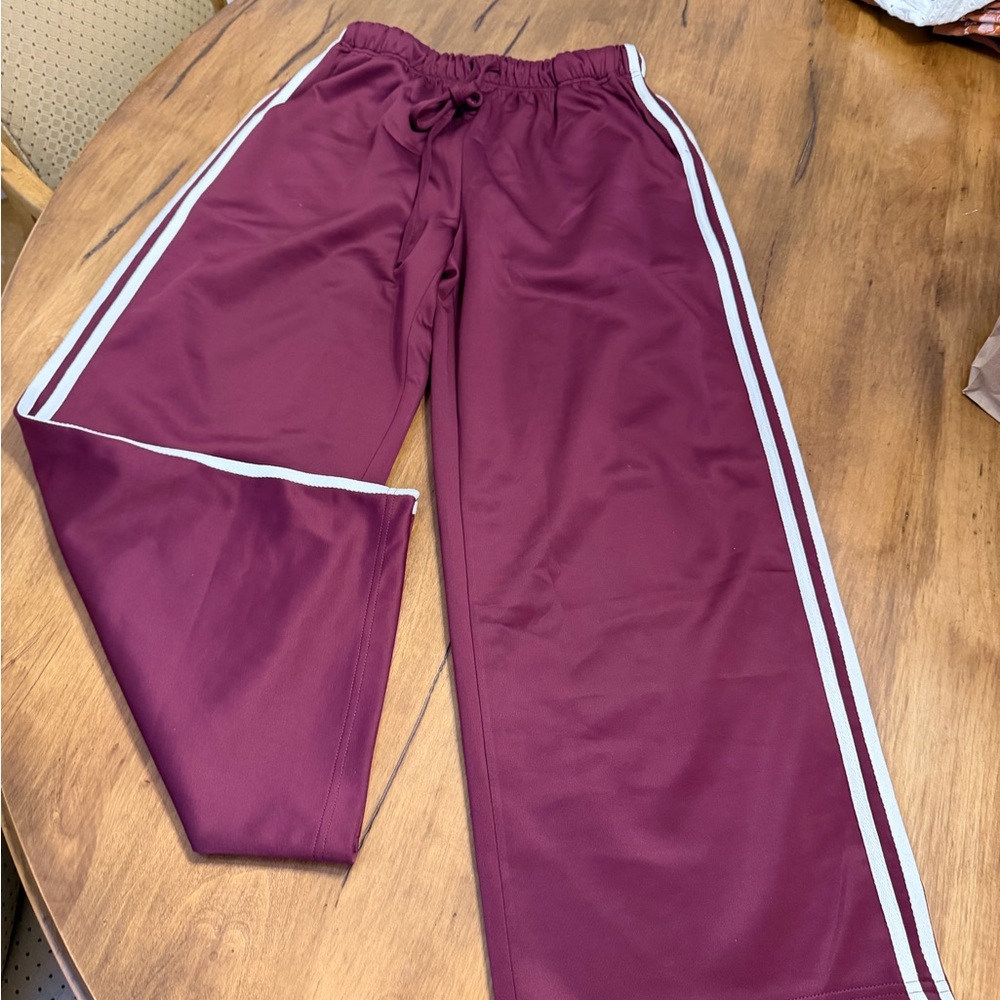 Olive & Bette’s Mauroon track pant size small NWOT